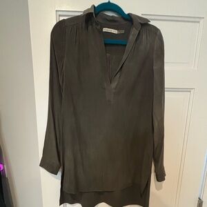 Alice+olivia - 100% silk, grey tunic blouse with collar , size small